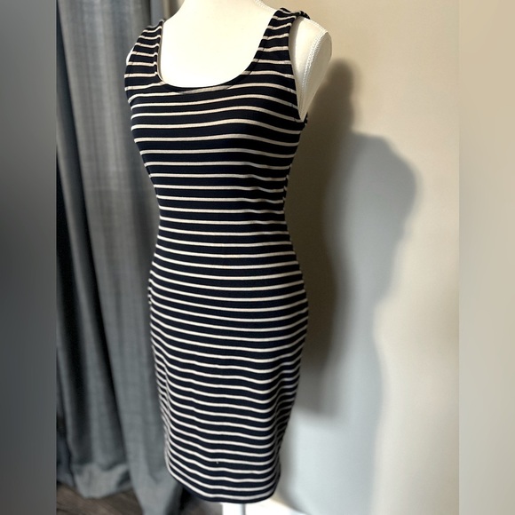 Iris Bodycon stretch dress with back Zipper, Striped sz M, good condition - Picture 5 of 8